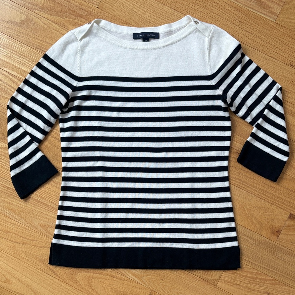 Tommy Hilfiger light sweater
